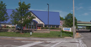 10 black students falsely accused of “dine and dash” from IHOP (cbsnews.com)