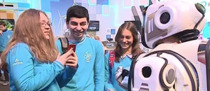 ‘Hi-tech robot’ at Russia forum turns out to be man in suit (theguardian.com)
