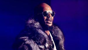 R. Kelly Charged After Alleged Video Evidence of Singer Assaulting Underage Girl (thedailybeast.com)